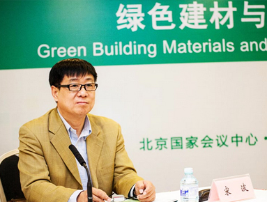 上海市消防局局長說，大樓起火點初步判斷為北側(cè)腳手架